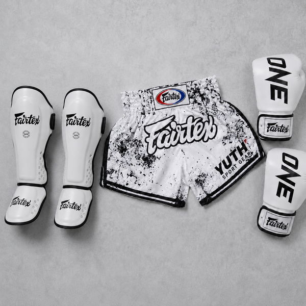 Fairtex ONE White Grunge Fightset