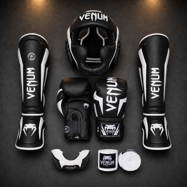 Venum Elite Black White Fightset completo con guantoni, parastinchi, casco, paradenti e fasce