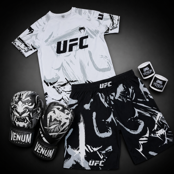 Venum UFC White Black Fightset con maglia, pantaloncini, guantoni e fasce